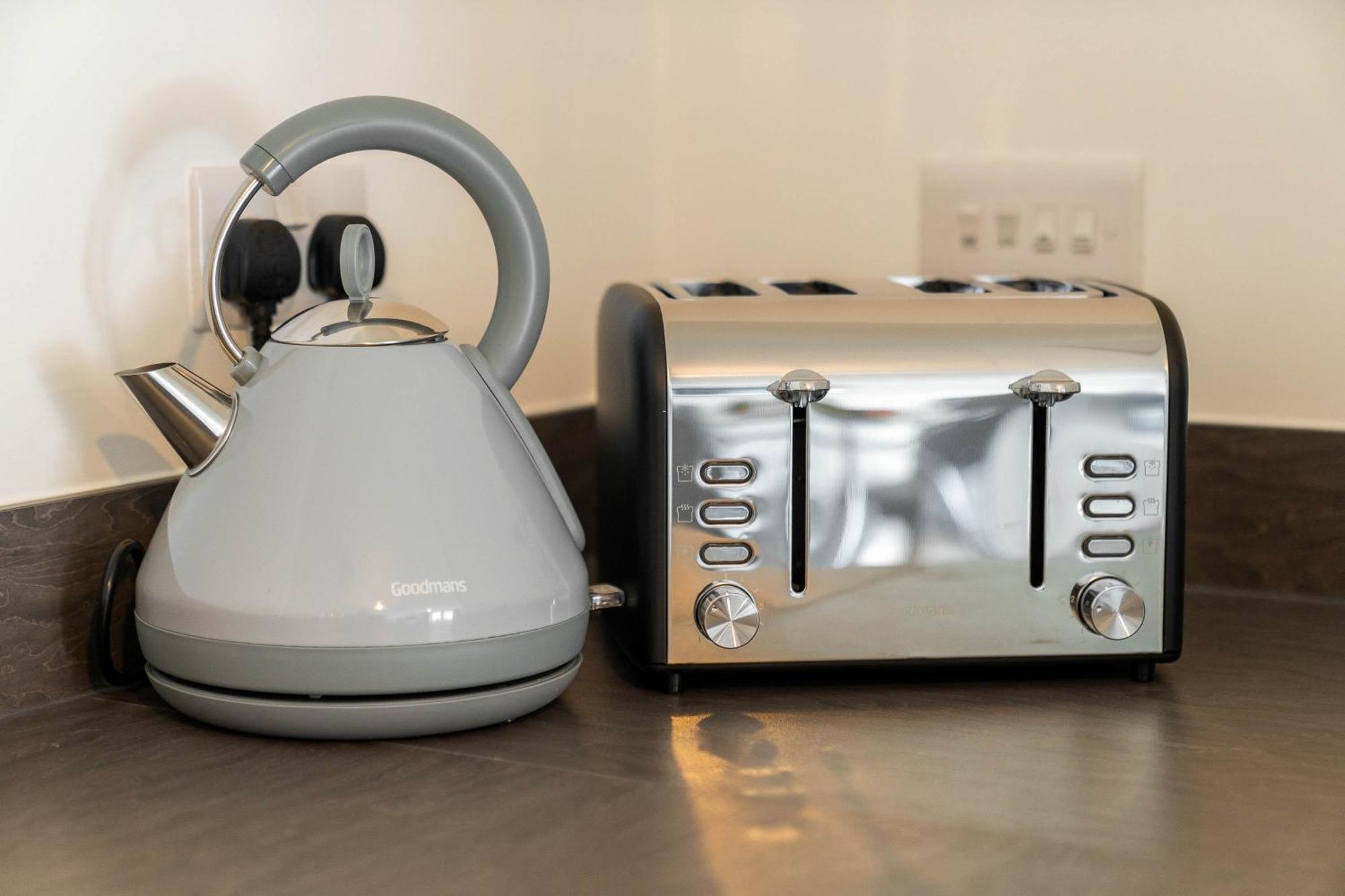 Luxury Apartment - Twin Beds - Selly Oak - Off-Street Parking - Free Netflix & Wifi - Top Rated 9Cc バーミンガム エクステリア 写真